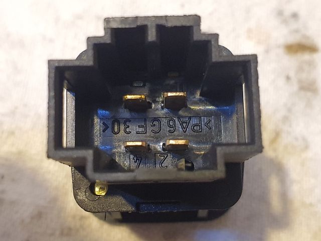 bontott VW GOLF IV Tankajtó Nyitó Kar / Gomb