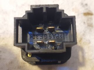 bontott VW GOLF IV Tankajtó Nyitó Kar / Gomb