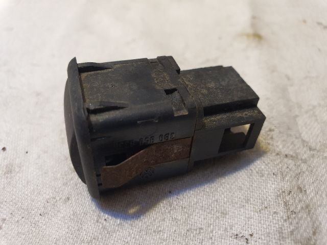 bontott VW GOLF IV Tankajtó Nyitó Kar / Gomb