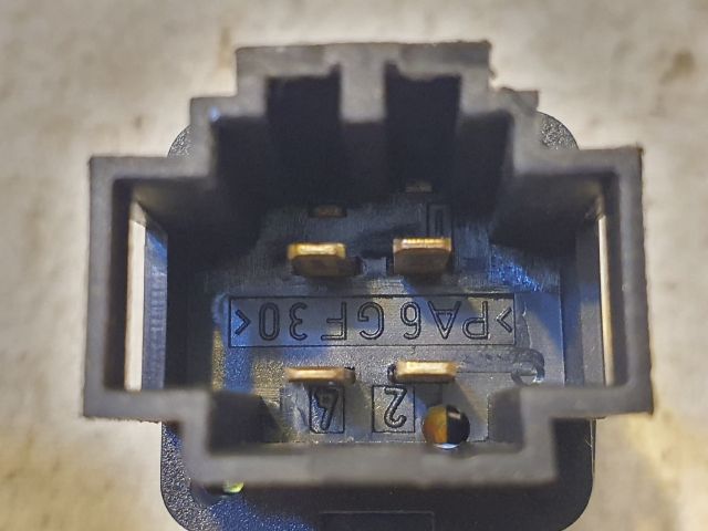 bontott VW GOLF IV Tankajtó Nyitó Kar / Gomb