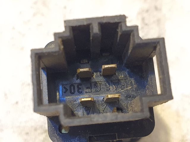 bontott VW GOLF IV Tankajtó Nyitó Kar / Gomb