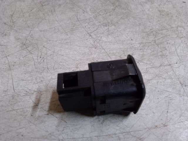 bontott VW GOLF IV Tankajtó Nyitó Kar / Gomb