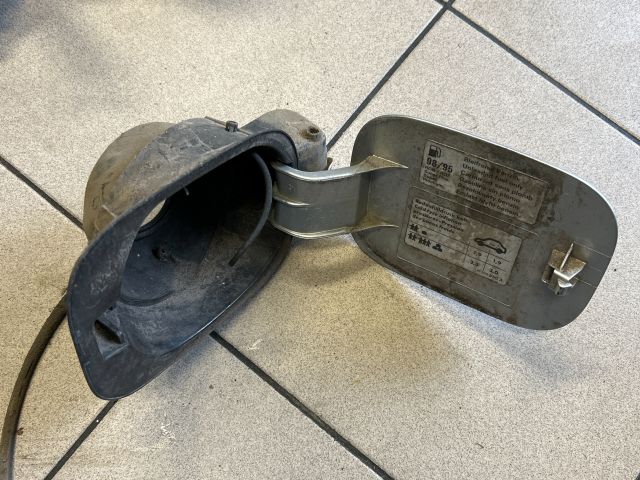 bontott VW GOLF IV Tankajtó