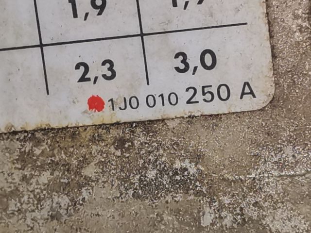 bontott VW GOLF IV Tankajtó