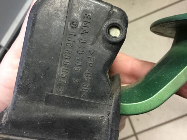 bontott VW GOLF IV Tankajtó