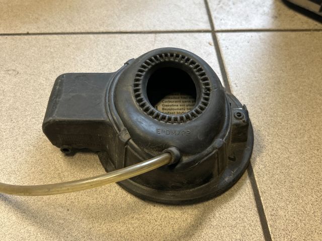 bontott VW GOLF IV Tankajtó