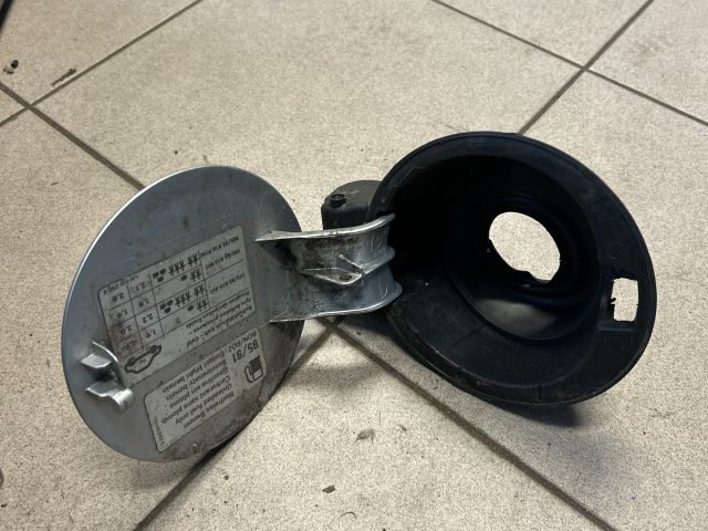 bontott VW GOLF IV Tankajtó