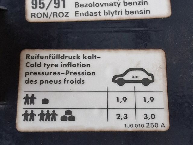 bontott VW GOLF IV Tankajtó