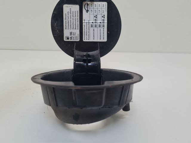 bontott VW GOLF IV Tankajtó