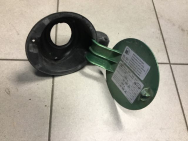 bontott VW GOLF IV Tankajtó