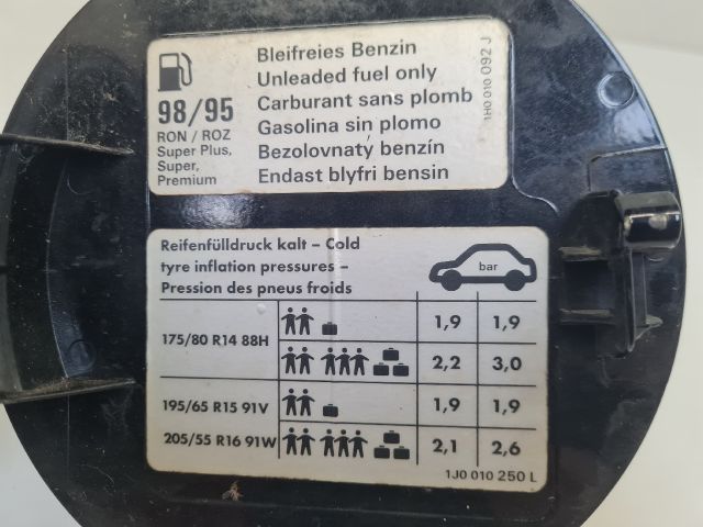 bontott VW GOLF IV Tankajtó