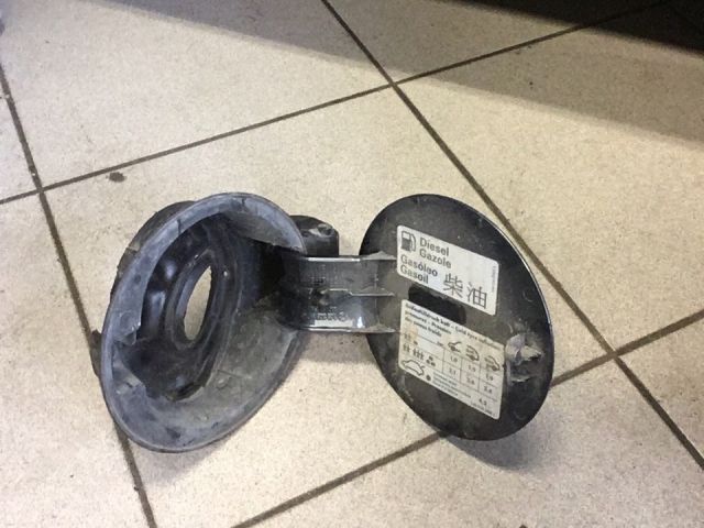 bontott VW GOLF IV Tankajtó