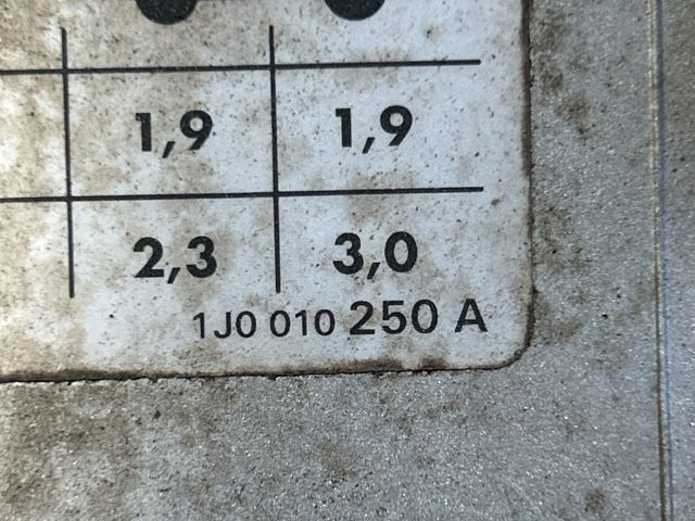 bontott VW GOLF IV Tankajtó