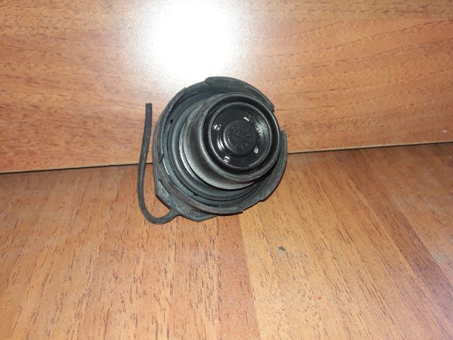 bontott VW GOLF IV Tanksapka