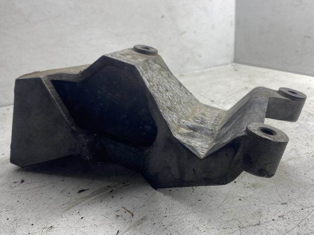 bontott VW GOLF IV Tartó Bak