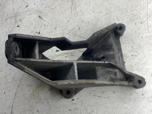 bontott VW GOLF IV Tartó Bak