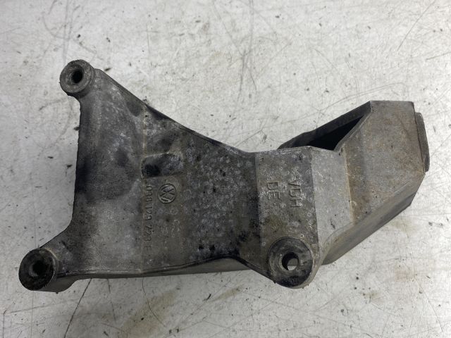 bontott VW GOLF IV Tartó Bak