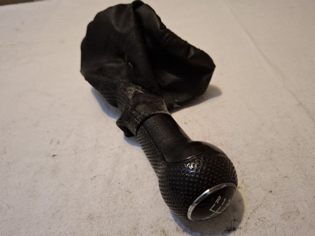 bontott VW GOLF IV Váltószoknya