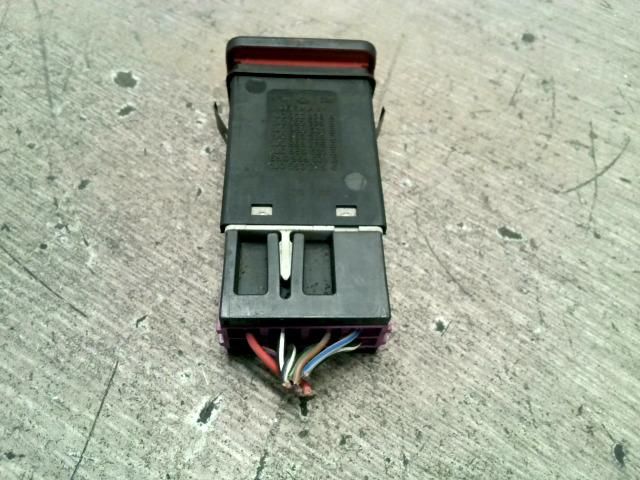 bontott VW GOLF IV Vészvillogó Kapcsoló