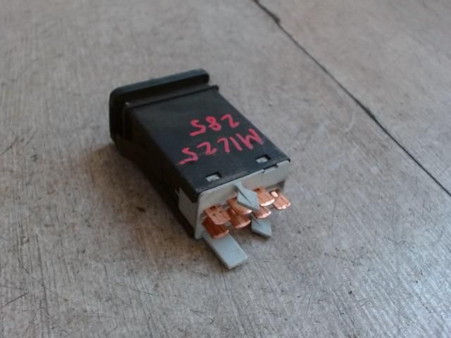 bontott VW GOLF IV Vészvillogó Kapcsoló