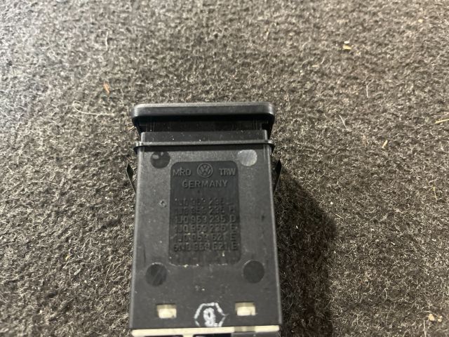 bontott VW GOLF IV Vészvillogó Kapcsoló