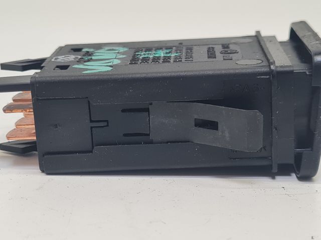 bontott VW GOLF IV Vészvillogó Kapcsoló