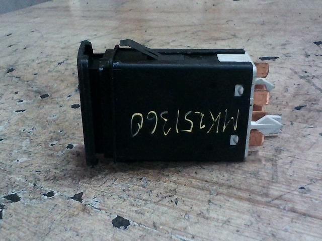 bontott VW GOLF IV Vészvillogó Kapcsoló