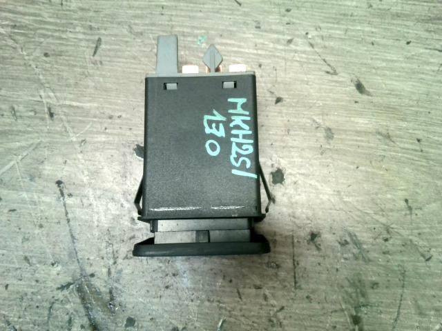 bontott VW GOLF IV Vészvillogó Kapcsoló