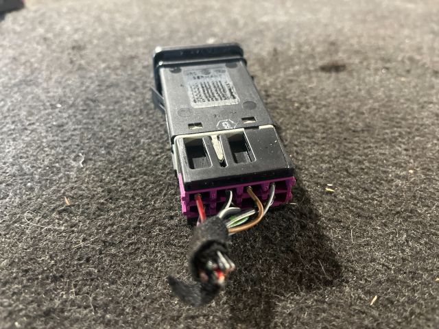 bontott VW GOLF IV Vészvillogó Kapcsoló