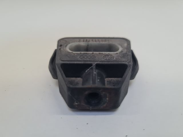 bontott VW GOLF IV Vízhűtő Radiátor Tartó