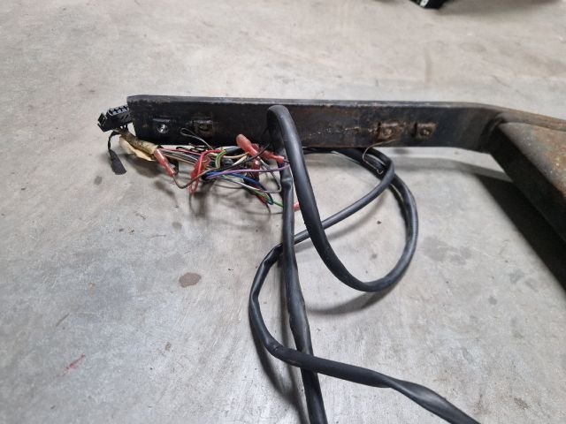 bontott VW GOLF IV Vonóhorog