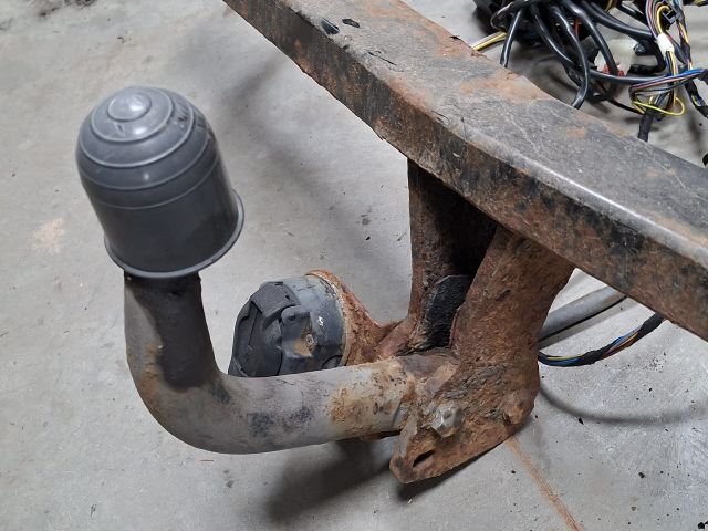 bontott VW GOLF IV Vonóhorog