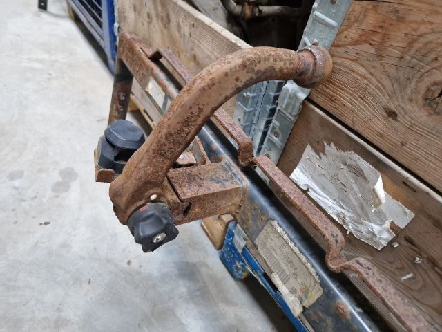 bontott VW GOLF IV Vonóhorog