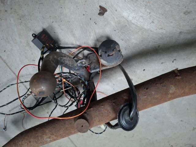 bontott VW GOLF IV Vonóhorog