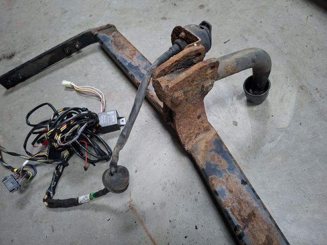 bontott VW GOLF IV Vonóhorog