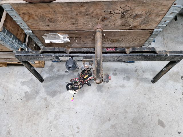 bontott VW GOLF IV Vonóhorog