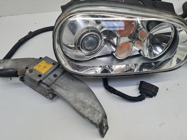 bontott VW GOLF IV Xenon Fényszóró Pár