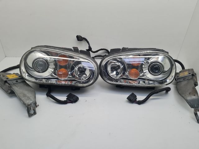 bontott VW GOLF IV Xenon Fényszóró Pár