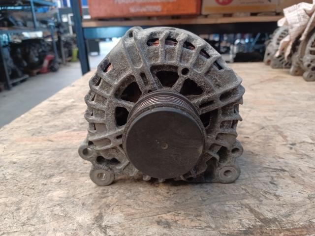 bontott VW GOLF PLUS Generátor