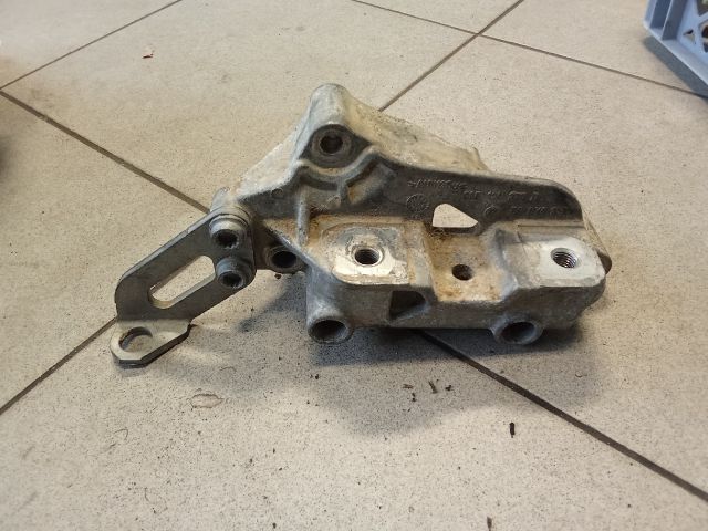 bontott VW GOLF PLUS Motor Tartó Bak (Pozíciófüggetlen)
