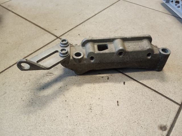 bontott VW GOLF PLUS Motor Tartó Bak (Pozíciófüggetlen)