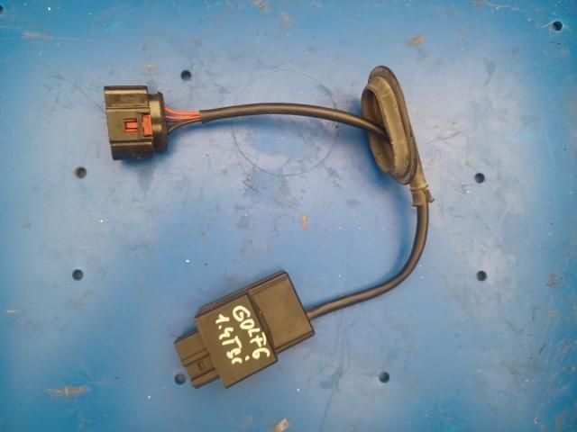 bontott VW GOLF PLUS Üzemanyag Szivattyú Relé