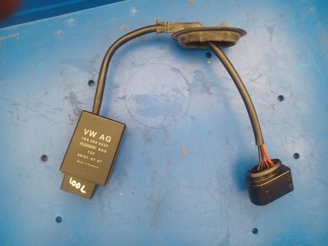 bontott VW GOLF PLUS Üzemanyag Szivattyú Relé