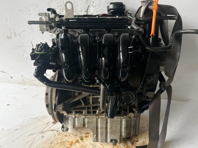 bontott VW GOLF PLUS Motor (Fűzött blokk hengerfejjel)
