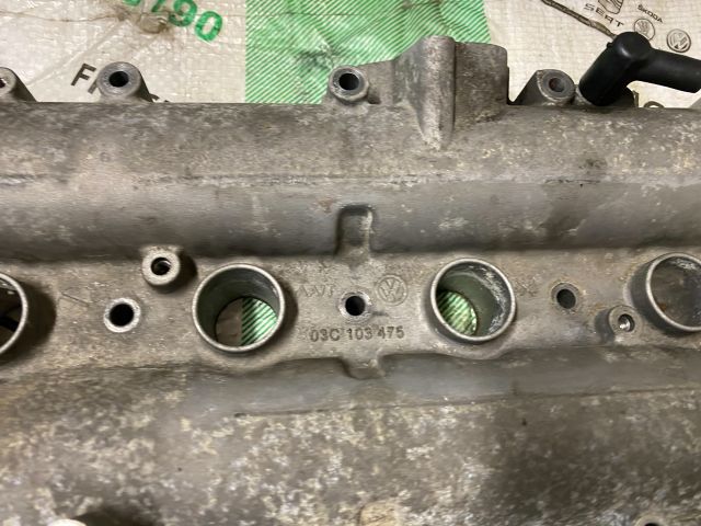 bontott VW GOLF PLUS Vezérműtengely Házzal