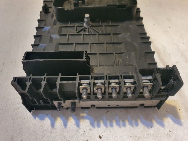 bontott VW GOLF PLUS Biztosítéktábla Motortér