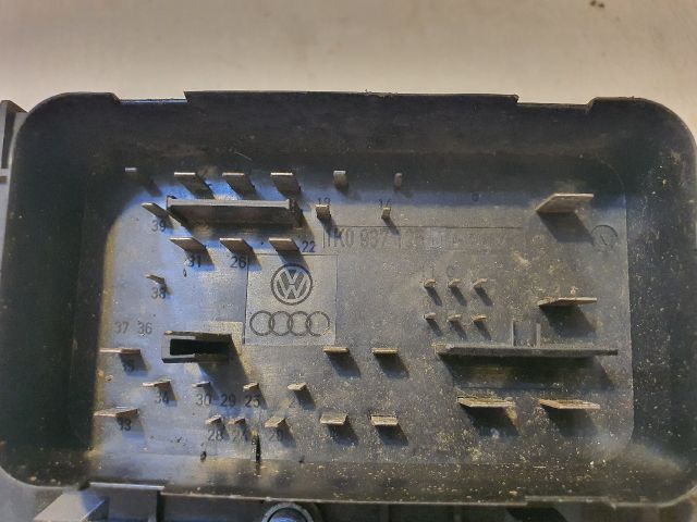 bontott VW GOLF PLUS Biztosítéktábla Motortér