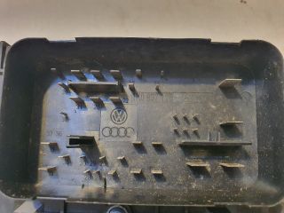 bontott VW GOLF PLUS Biztosítéktábla Motortér