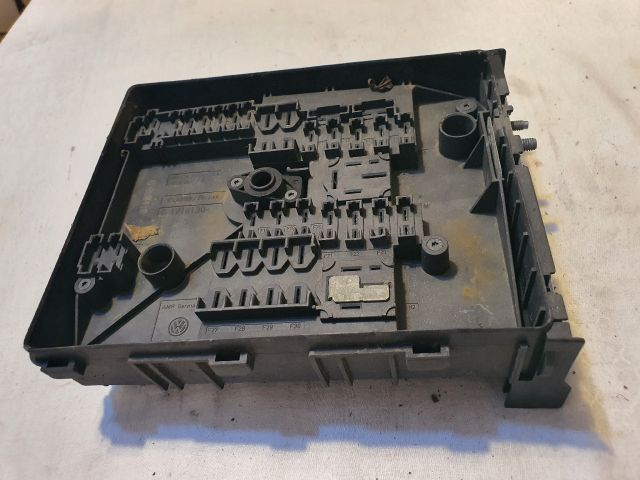 bontott VW GOLF PLUS Biztosítéktábla Motortér