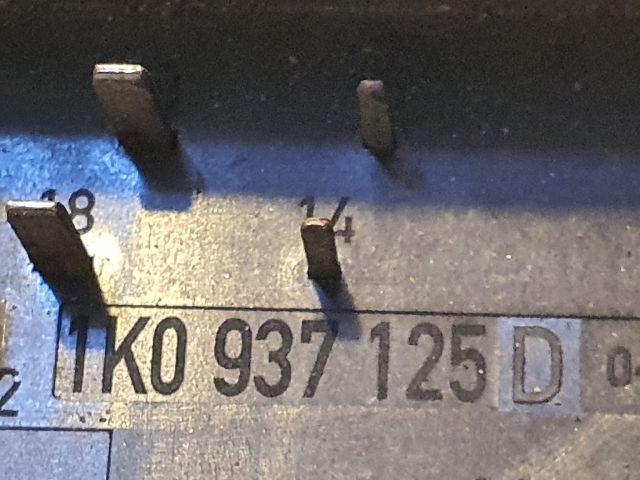 bontott VW GOLF PLUS Biztosítéktábla Motortér